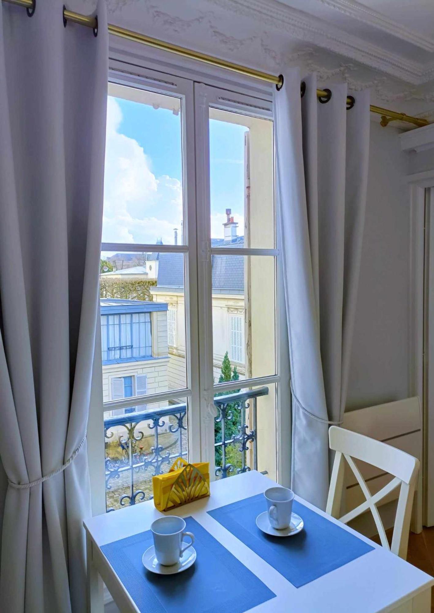 Au Petit Trianon Bleu Apartment Versailles Exterior photo
